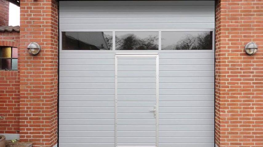 ворота с окнами в Новороссийске